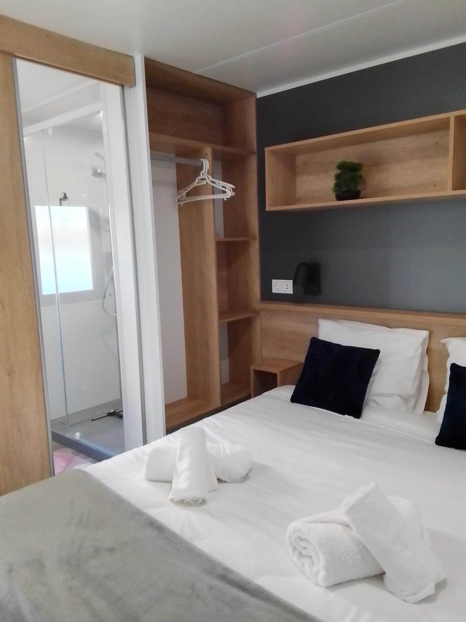 Camping Les Lodges Du Lagon Calvisson Ngoại thất bức ảnh