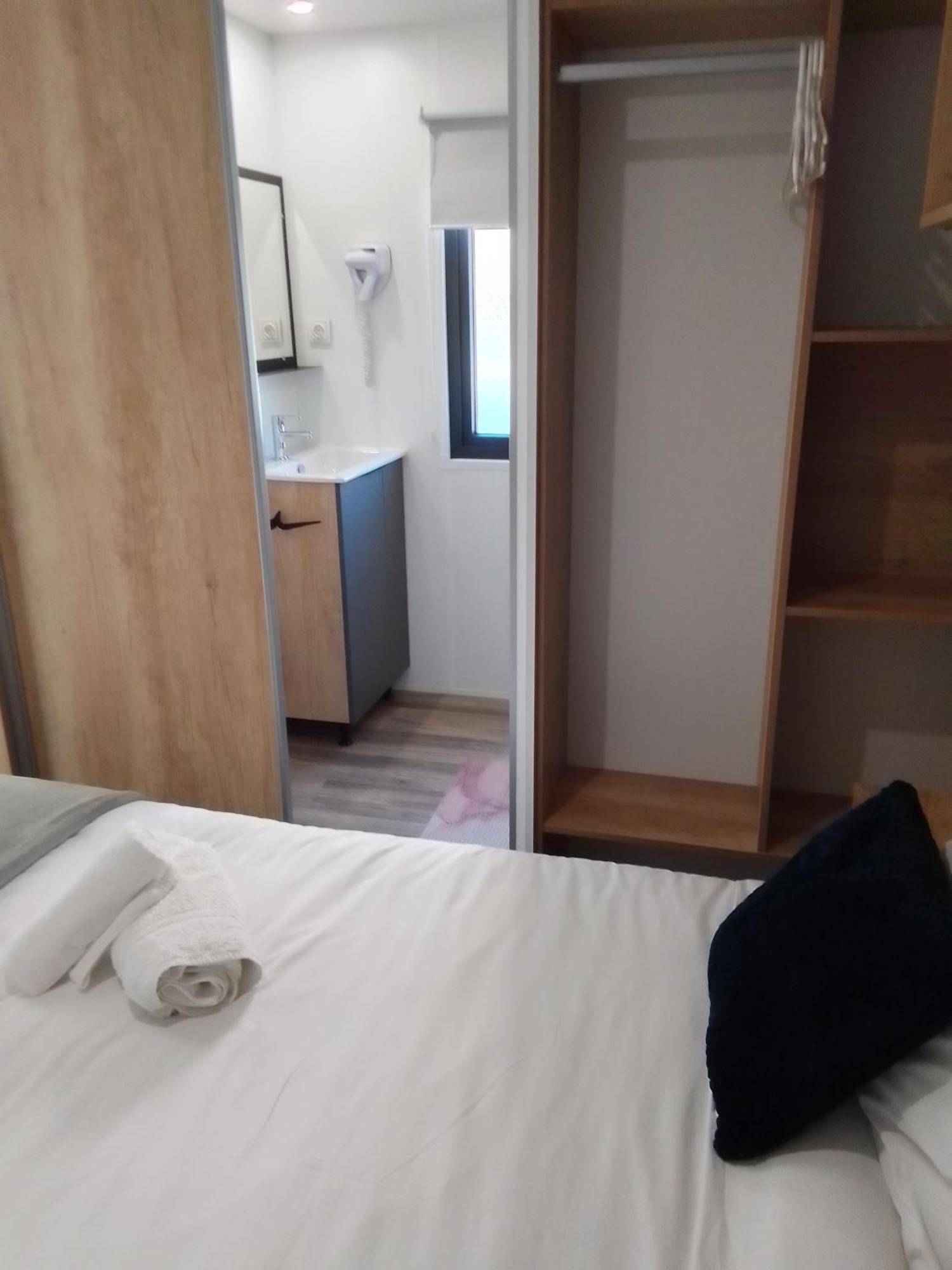 Camping Les Lodges Du Lagon Calvisson Ngoại thất bức ảnh